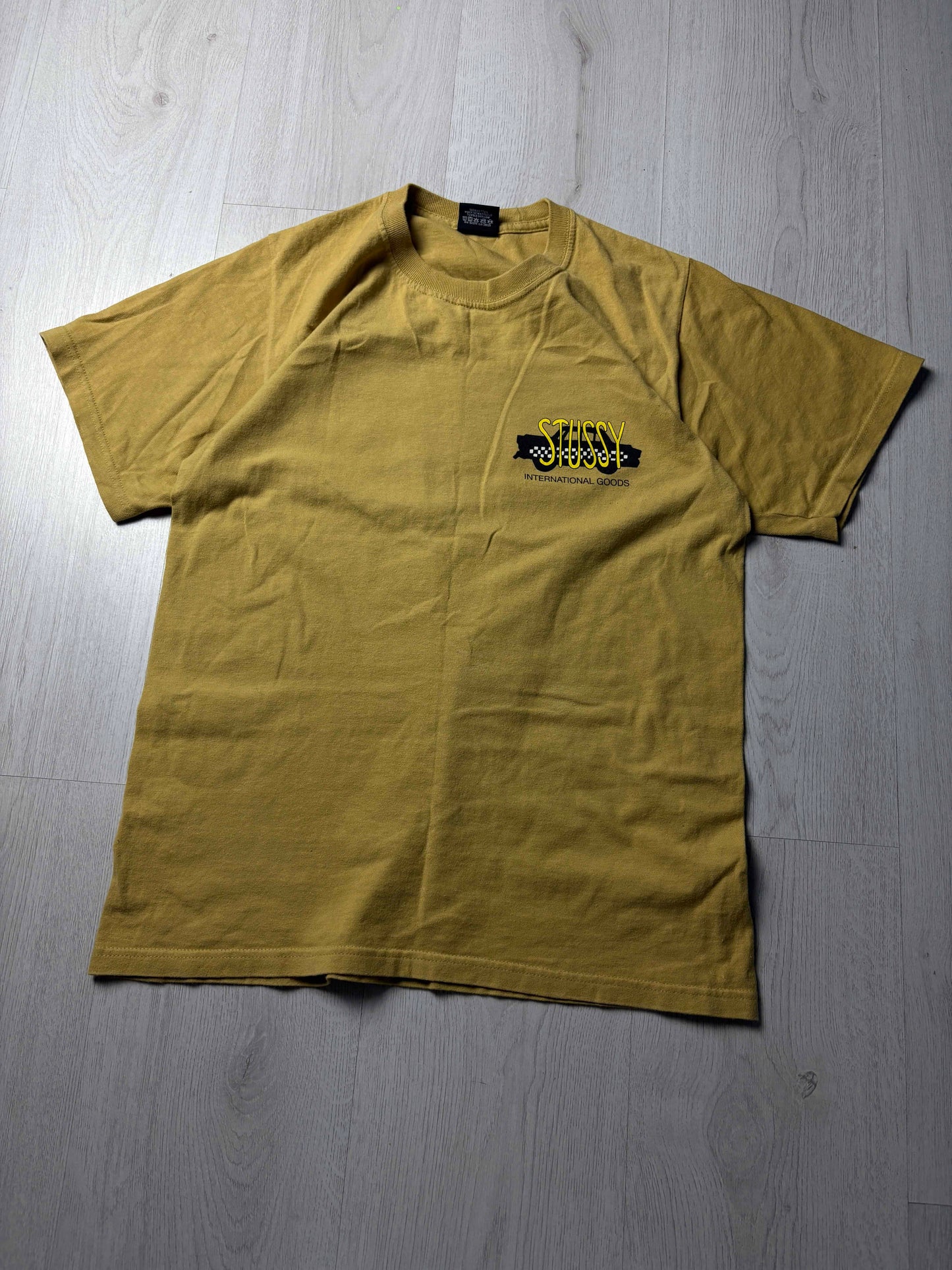 Stüssy T-shirt – Mosterdgeel – Small