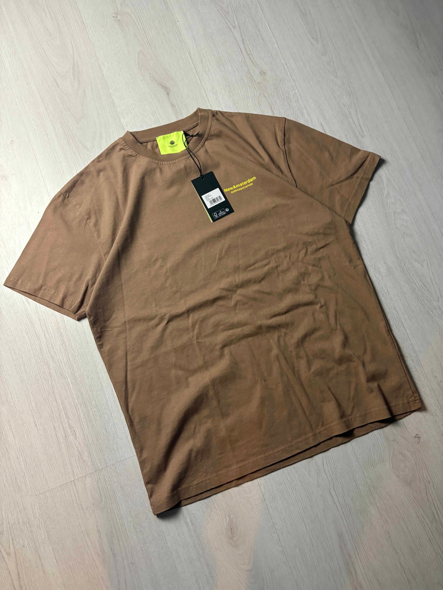 π° New Amsterdam Surf Association T-Shirt - Bruin - Maten S & M