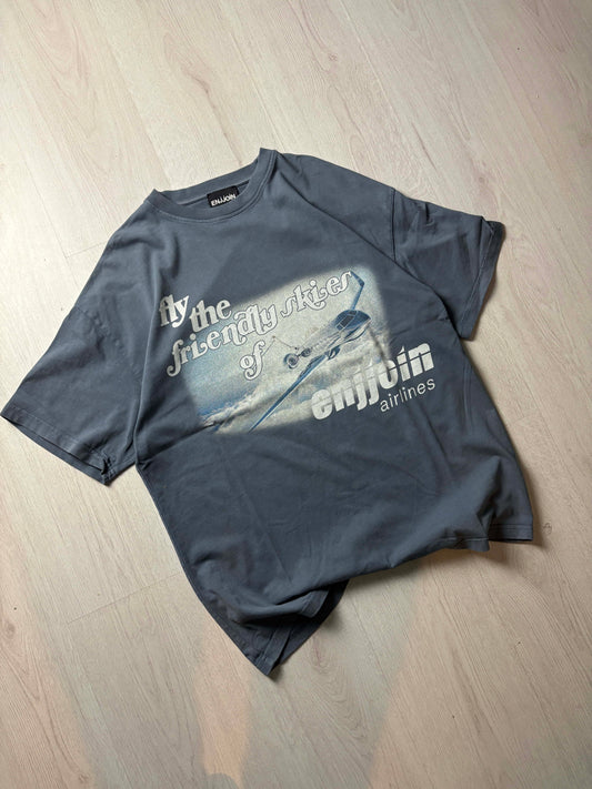 ✈️ Enjjoin “Airlines” T-Shirt Grijs – Medium