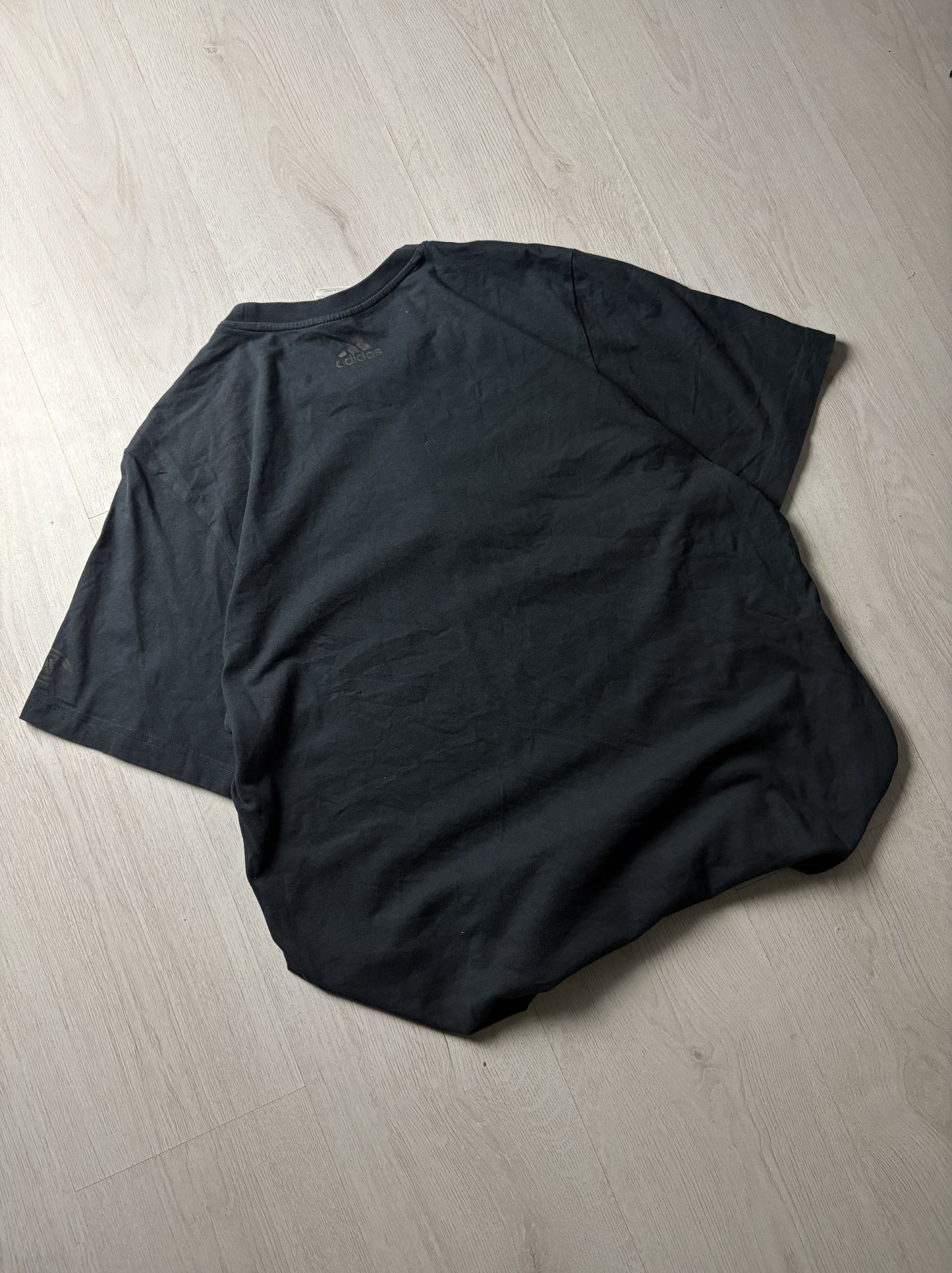 🖤 Adidas T-shirt – Extra Large