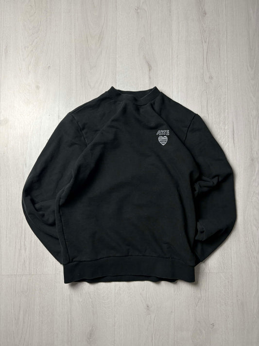 Zwarte Arte sweater in maat Small, minimalistische streetwear stijl, te koop bij Redressed.