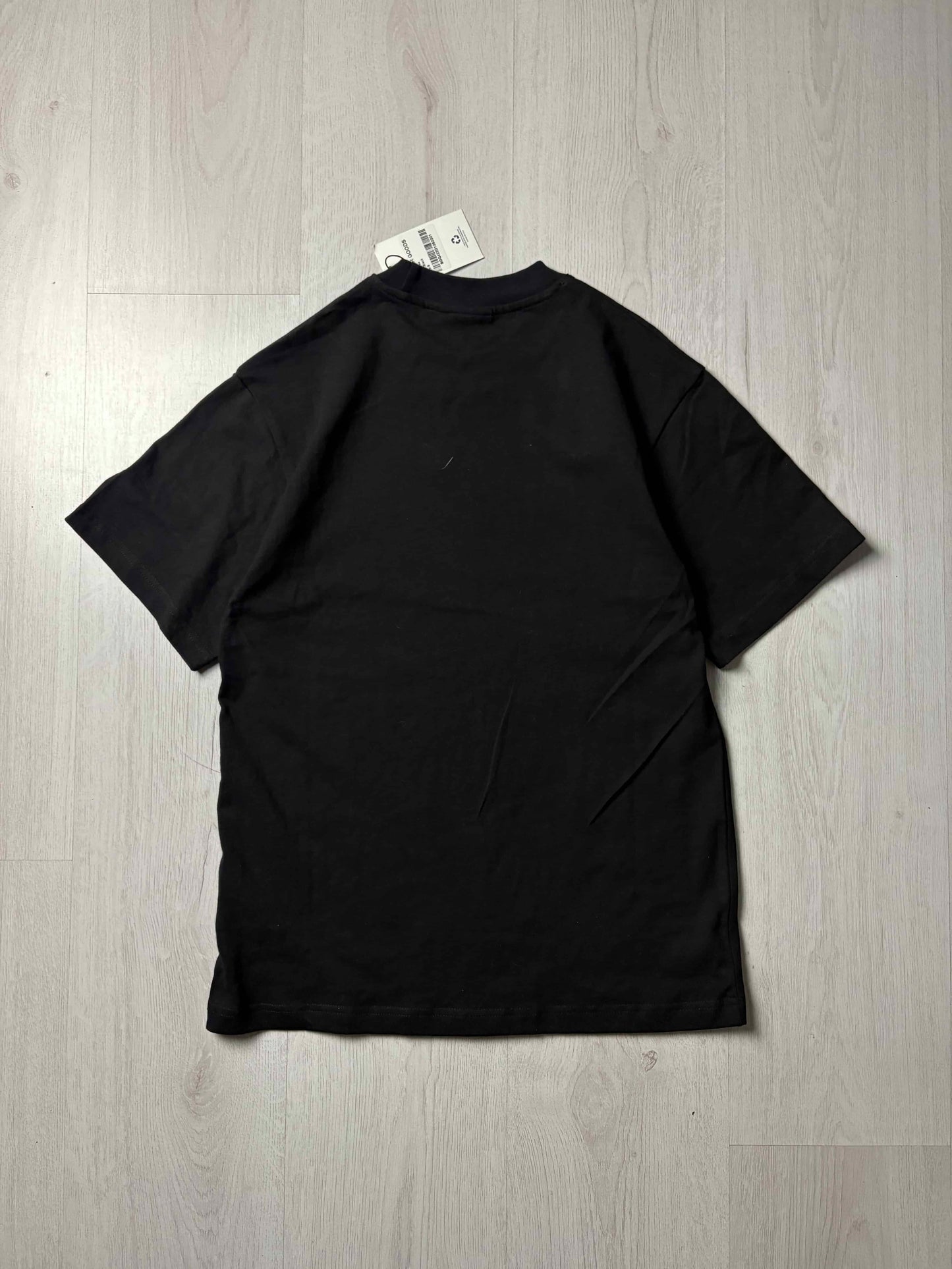 Achterkant van zwart Butter T-shirt in maat Small, nieuw met tags, minimalistische stijl bij Redressed.