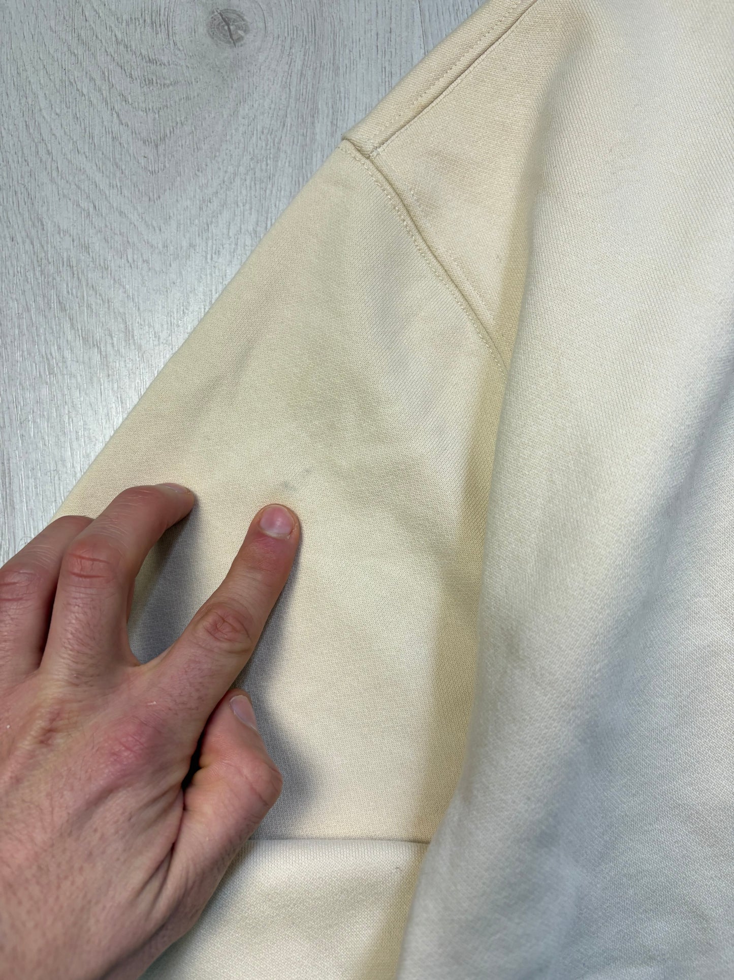 Obey Sweater - Creme - Medium