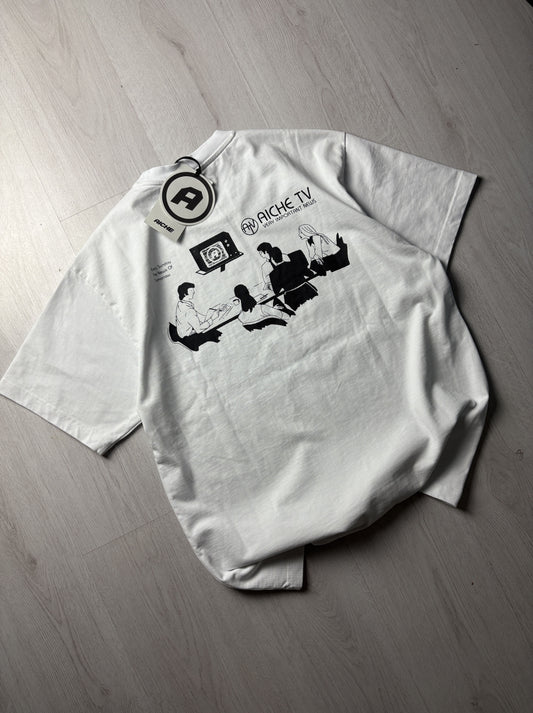 📺 Aiche T-Shirt Wit “Aiche TV” – Extra Large