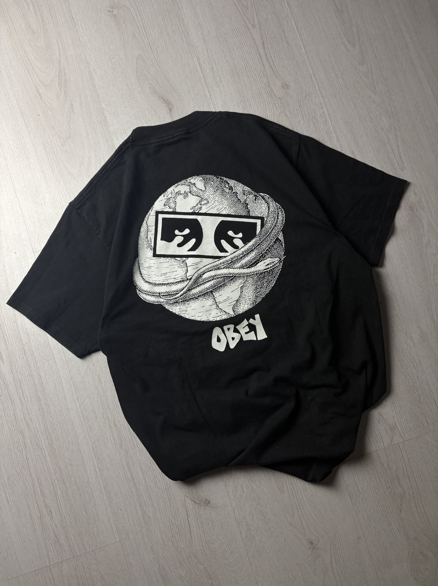 Obey T-Shirt Zwart – Medium