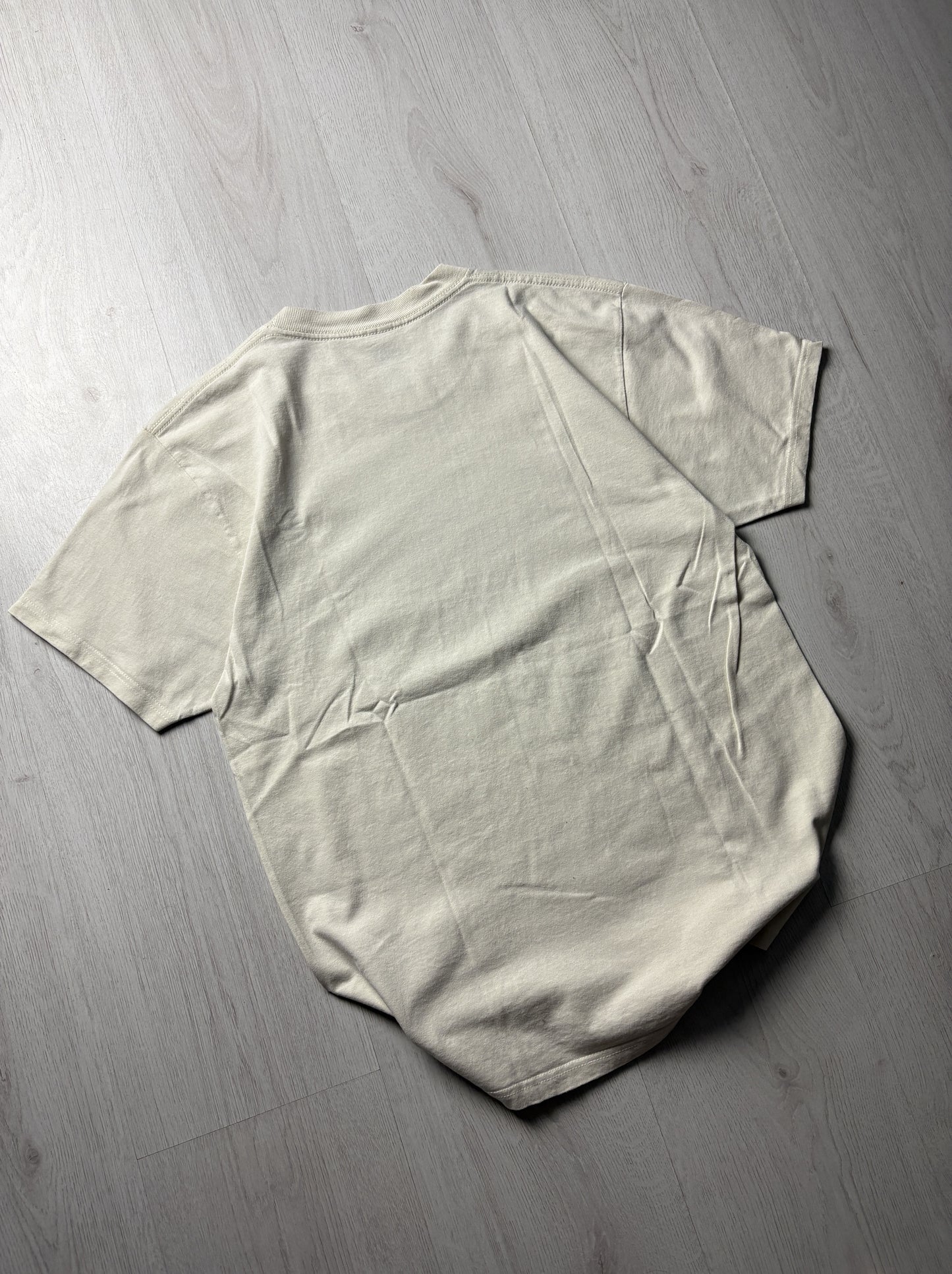 🌸 Obey T-shirt – Medium