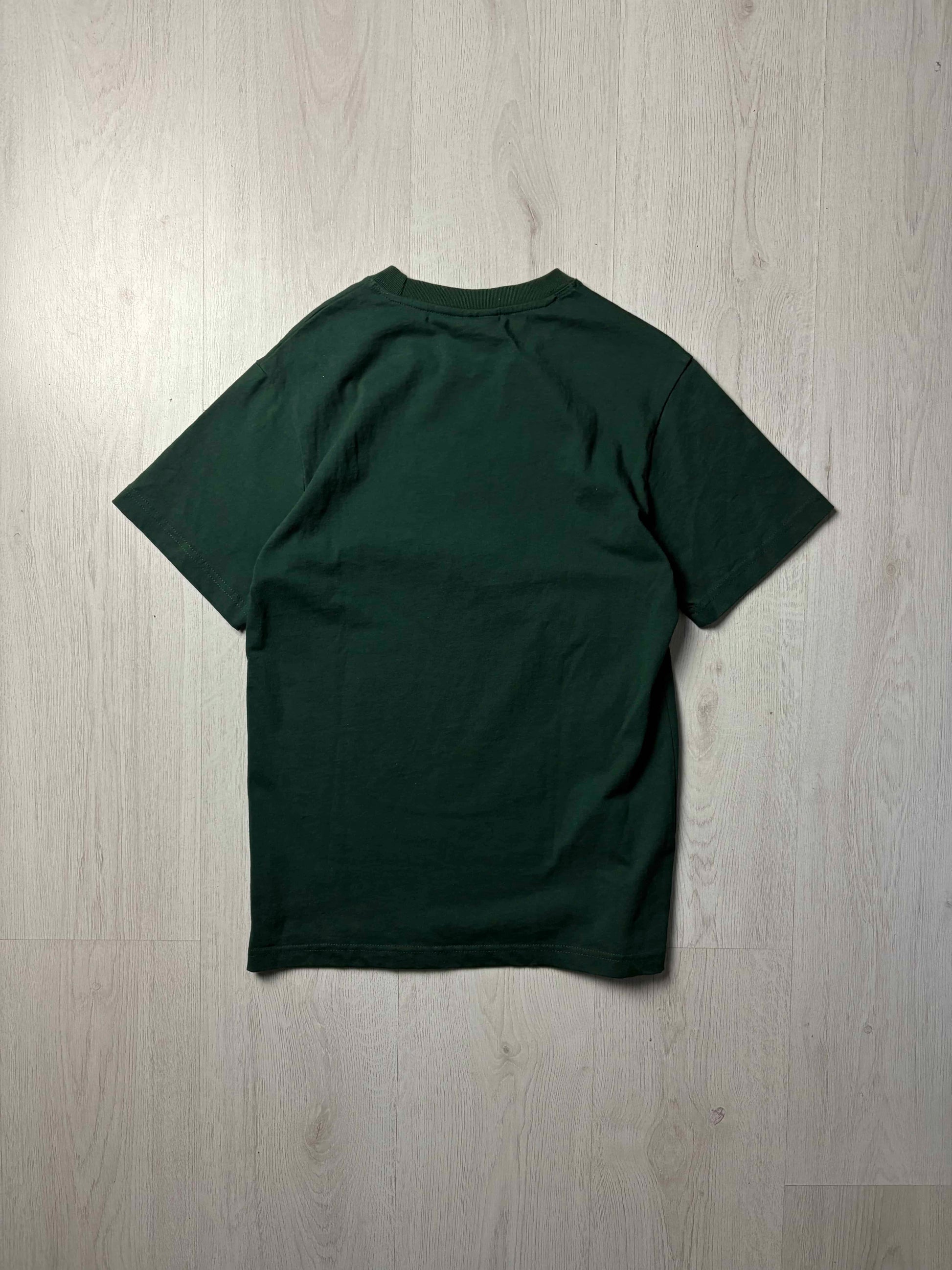 Groen Butter T-shirt in maat Small, achterkant met creatieve streetwear uitstraling, verkrijgbaar bij Redressed.