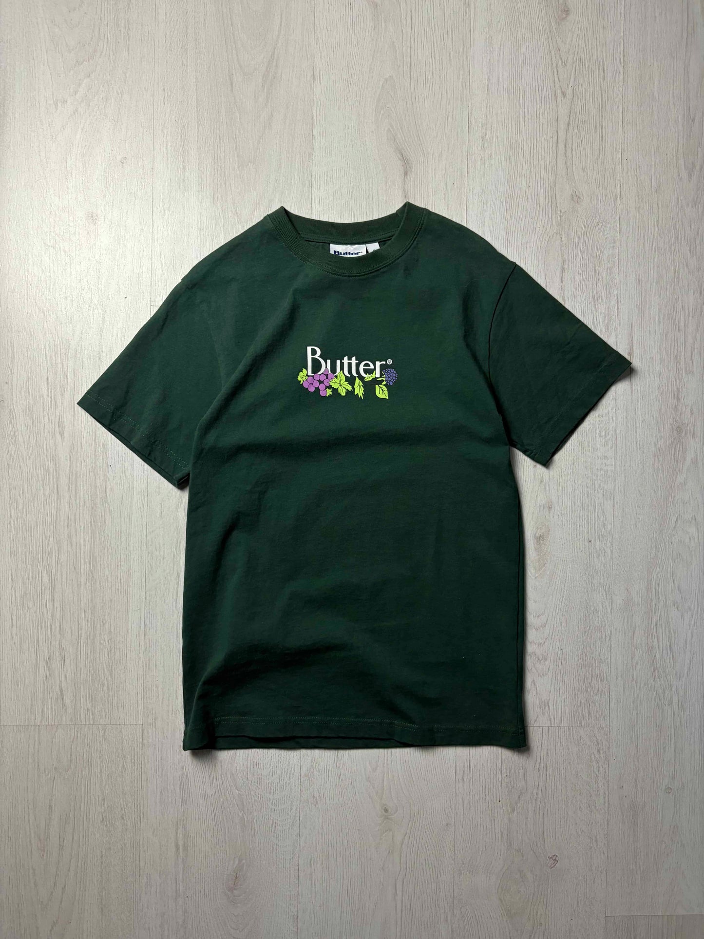 Groen Butter T-shirt in maat Small, creatieve streetwear stijl, verkrijgbaar bij Redressed.

