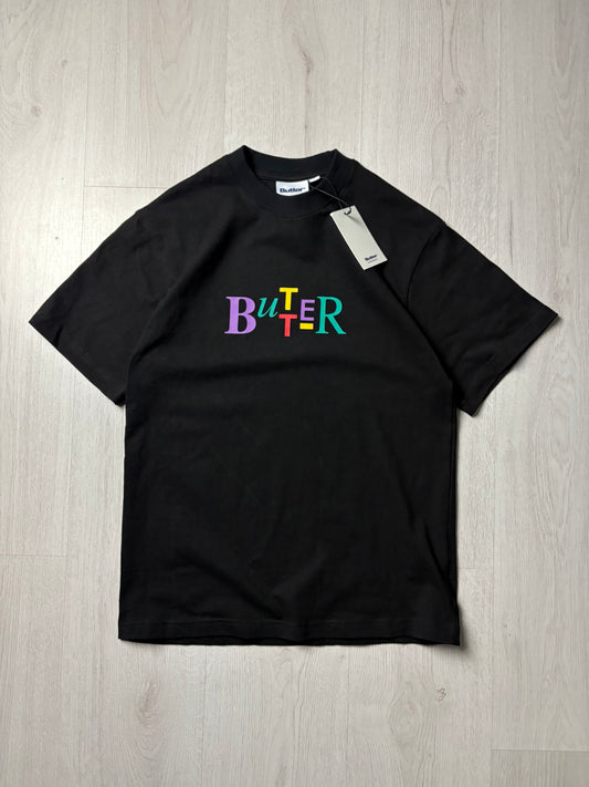 Zwart Butter T-shirt in maat Small, nieuwe basic met originele tags, voorkant, verkrijgbaar bij Redressed.

