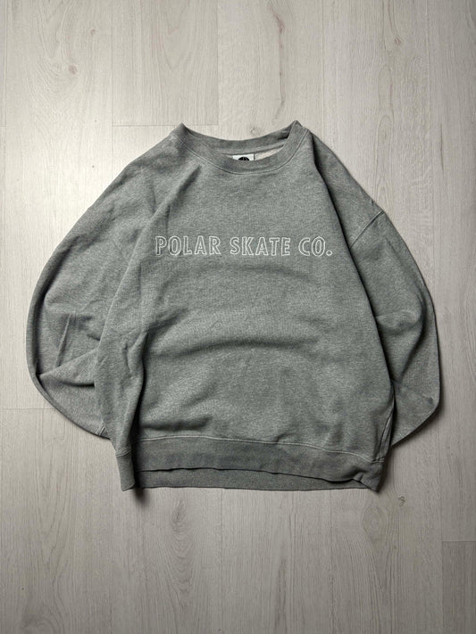 Grijze Polar Skate Co sweater in maat Medium, cleane skaterstijl voorkant, verkrijgbaar bij Redressed.